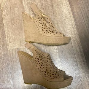 Worn once on vacation, have similar ones that I like a tad more.